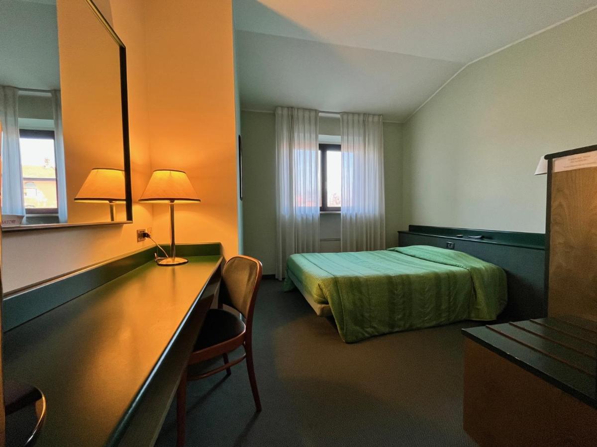 Hotel La Goletta Binasco Exteriér fotografie