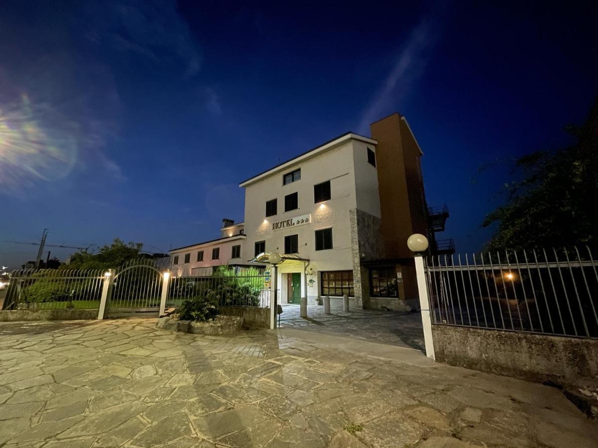 Hotel La Goletta Binasco Exteriér fotografie