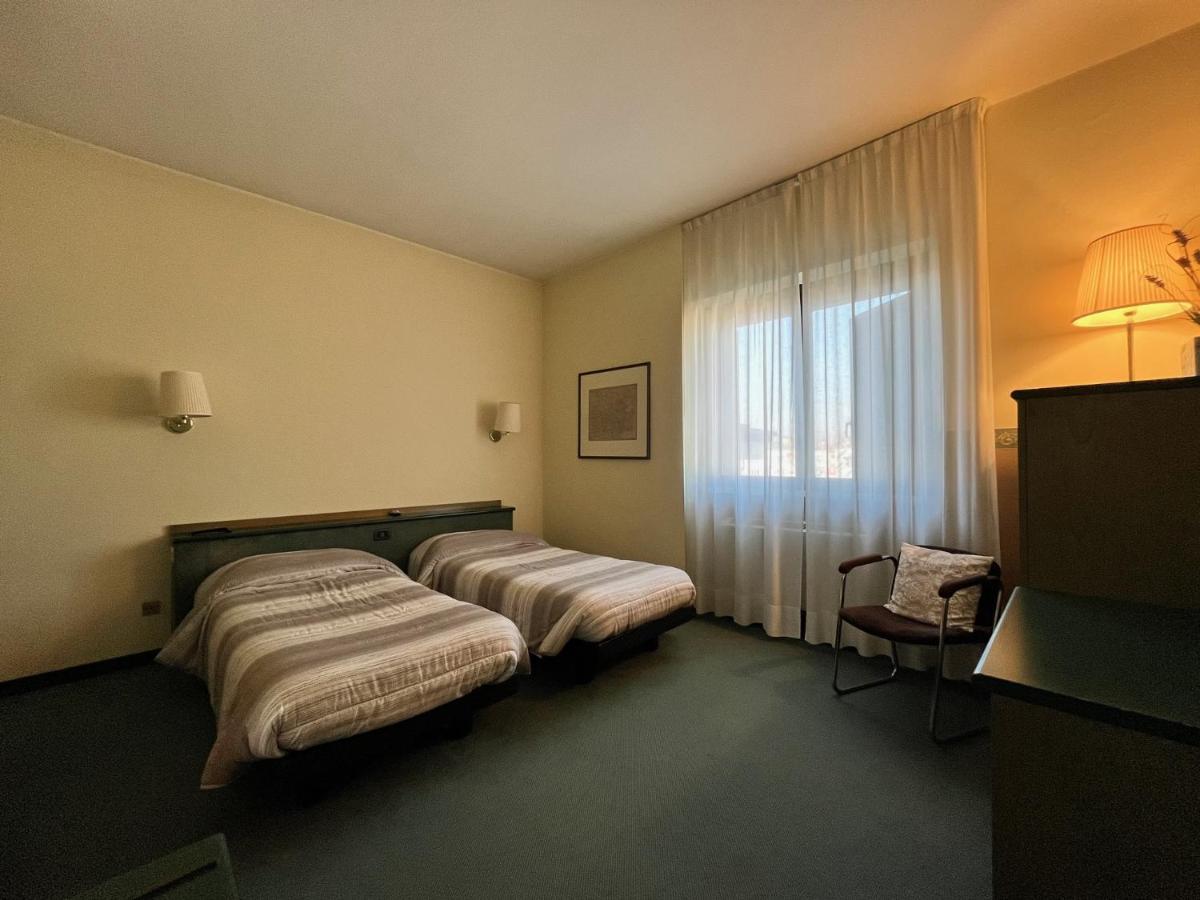 Hotel La Goletta Binasco Exteriér fotografie