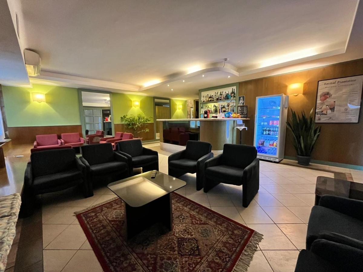 Hotel La Goletta Binasco Exteriér fotografie