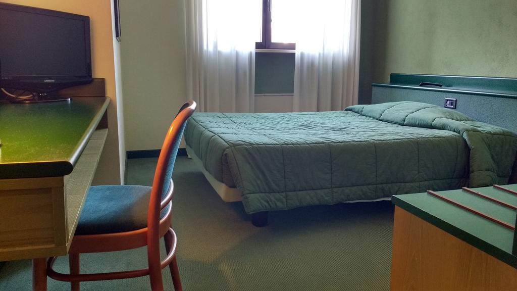 Hotel La Goletta Binasco Exteriér fotografie